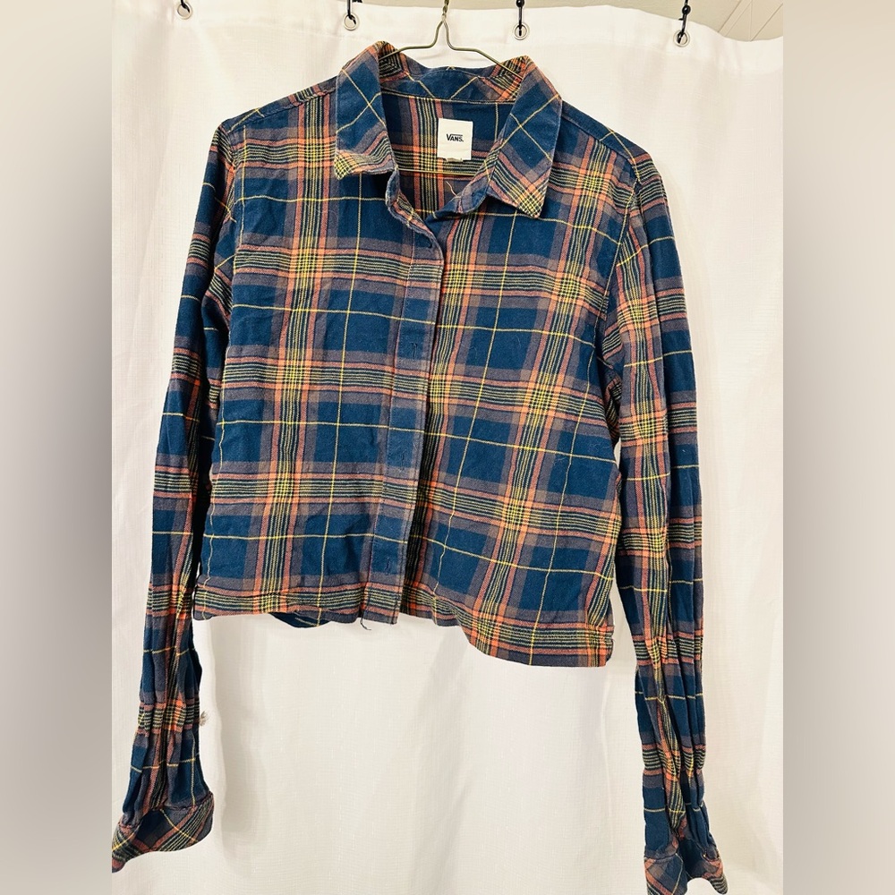 VANS • Long Sleeve Flannel Cropped Button Up